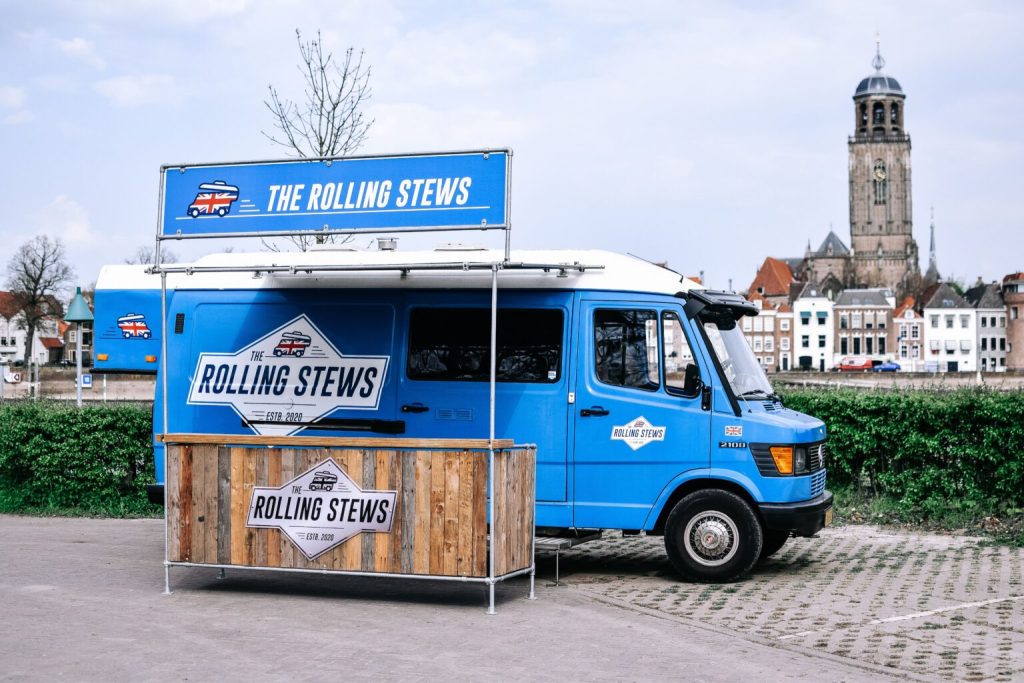 Foodtruck voor Deventer skyline met opgezette bar